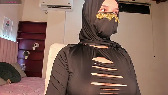  SweetAmira  online show from May 26, 2026, 1:34 am