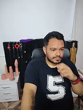 Snapshot of -AlejandroT- chatting on May 20, 2026, 8:26 pm -AlejandroT- online show from May 20, 2026, 8:26 pm