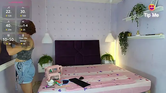 Snapshot of Sofiawonderr chatting on July 7, 2026, 10:14 pm Sofiawonderr online show from July 7, 2026, 10:14 pm
