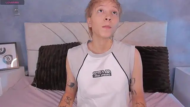 Snapshot of vane_grey chatting on July 11, 2026, 6:54 pm vane grey online show from July 11, 2026, 6:54 pm