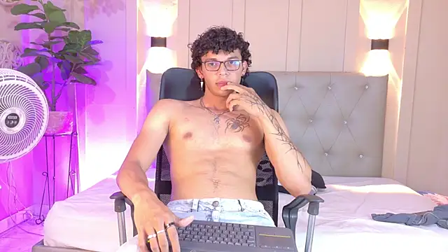 Snapshot of Joseph_spider chatting on May 21, 2026, 1:29 pm Joseph spider online show from May 21, 2026, 1:29 pm
