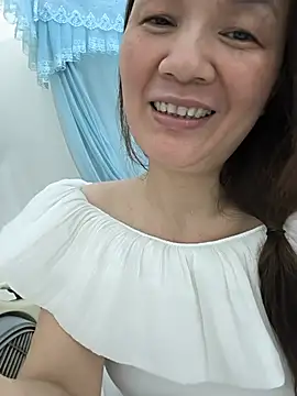 Snapshot of Lye_lovely chatting on July 5, 2026, 4:52 am Lye lovely online show from July 5, 2026, 4:52 am