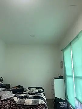Snapshot of lulupiecitosamor chatting on June 17, 2026, 11:23 am lulupiecitosamor online show from June 17, 2026, 11:23 am