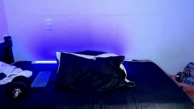Luke Muscle online show from June 6, 2026, 1:54 am