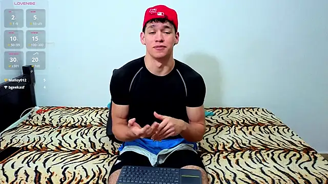 Luke Muscle online show from June 18, 2026, 11:53 pm