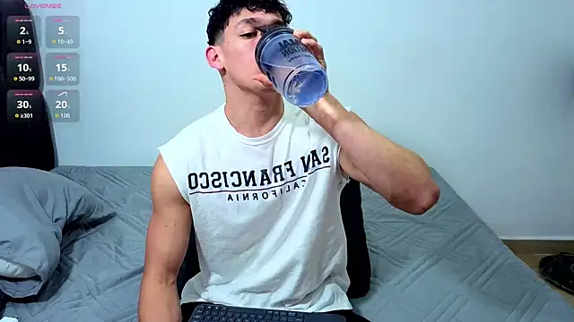 Luke Muscle online show from July 4, 2026, 11:00 pm