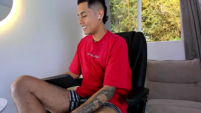 Snapshot of NickCopeer_ chatting on July 15, 2026, 12:32 pm NickCopeer online show from July 15, 2026, 12:32 pm
