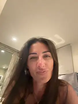Snapshot of AdrienneLux chatting on June 2, 2026, 9:28 pm AdrienneLux online show from June 2, 2026, 9:28 pm