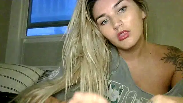 Snapshot of thebeachyblonde chatting on June 26, 2026, 3:11 am thebeachyblonde online show from June 26, 2026, 3:11 am
