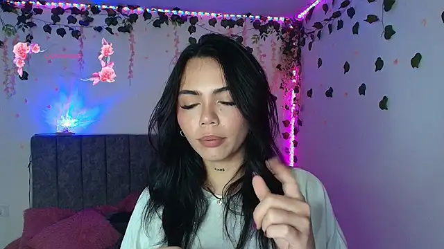 Snapshot of andraa_rossee chatting on May 31, 2026, 5:42 pm andraa rossee online show from May 31, 2026, 5:42 pm