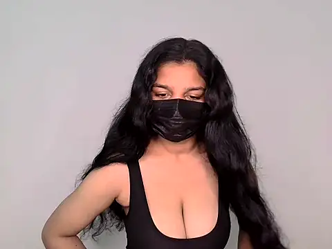 Snapshot of suzan_melly chatting on June 12, 2026, 6:23 am suzan melly online show from June 12, 2026, 6:23 am