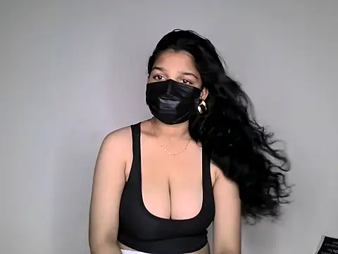 Snapshot of suzan_melly chatting on June 16, 2026, 6:16 am suzan melly online show from June 16, 2026, 6:16 am