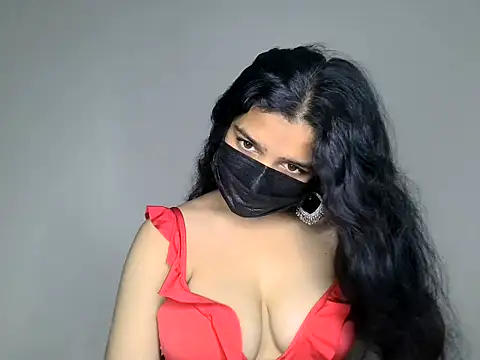 Snapshot of suzan_melly chatting on June 21, 2026, 5:43 am suzan melly online show from June 21, 2026, 5:43 am