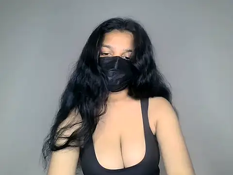 Snapshot of suzan_melly chatting on June 22, 2026, 6:10 am suzan melly online show from June 22, 2026, 6:10 am
