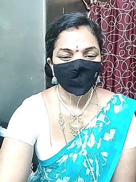Snapshot of Leela_555 chatting on July 6, 2026, 5:15 pm Leela 555 online show from July 6, 2026, 5:15 pm
