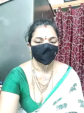 Snapshot of Leela_555 chatting on July 7, 2026, 10:58 pm Leela 555 online show from July 7, 2026, 10:58 pm