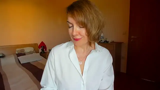 Snapshot of SummerLiza chatting on June 17, 2026, 2:40 pm SummerLiza online show from June 17, 2026, 2:40 pm
