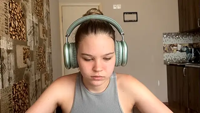 Snapshot of HellyRay chatting on June 23, 2026, 1:09 pm HellyRay online show from June 23, 2026, 1:09 pm