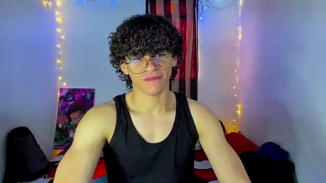 Snapshot of tom_bluees10 chatting on June 24, 2026, 3:00 pm tom bluees10 online show from June 24, 2026, 3:00 pm