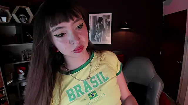Scarlett  Cooper  1 online show from June 15, 2026, 12:40 pm
