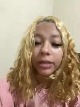 Snapshot of littlehoney00 chatting on July 30, 2026, 9:41 am littlehoney00 online show from July 30, 2026, 9:41 am