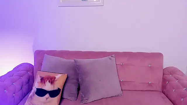 Snapshot of Vaelina_ chatting on June 10, 2026, 11:03 pm Vaelina online show from June 10, 2026, 11:03 pm