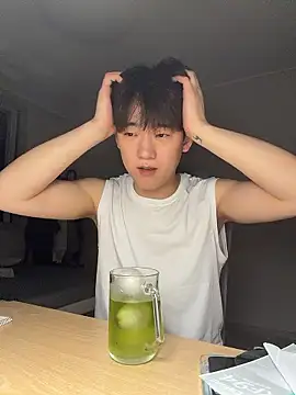 Snapshot of k-kinky chatting on June 7, 2026, 4:44 pm k-kinky online show from June 7, 2026, 4:44 pm
