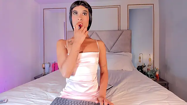 Snapshot of NicoleeJoness chatting on June 12, 2026, 4:11 am NicoleeJoness online show from June 12, 2026, 4:11 am