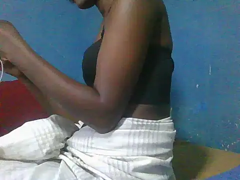 Snapshot of Petite-divaa chatting on June 22, 2026, 6:05 pm Petite-divaa online show from June 22, 2026, 6:05 pm