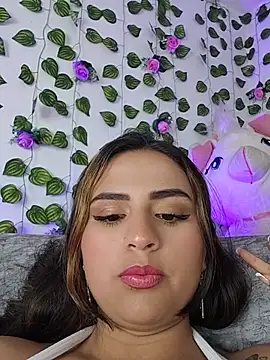 CarolinaGiraldo90 online show from June 12, 2026, 1:37 am