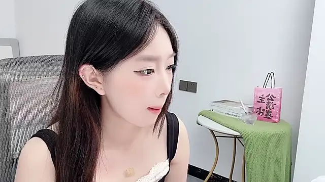 Yoyo33355 online show from June 19, 2026, 3:22 am