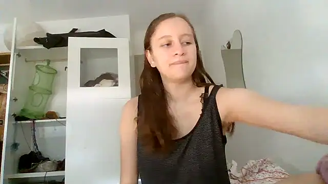 Snapshot of SoftieSophie chatting on June 28, 2026, 6:19 am SoftieSophie online show from June 28, 2026, 6:19 am