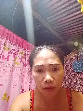 hotmom lyn online show from May 26, 2026, 2:35 pm