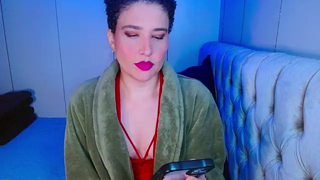 luasecret21 online show from May 25, 2026, 4:35 pm