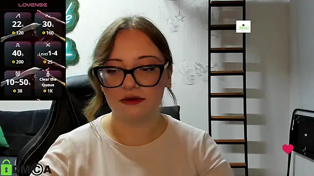 Snapshot of JuliNy_x chatting on June 4, 2026, 12:55 pm JuliNy x online show from June 4, 2026, 12:55 pm