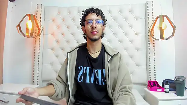 Snapshot of LEO_SANZ66 chatting on June 16, 2026, 12:19 pm LEO SANZ66 online show from June 16, 2026, 12:19 pm