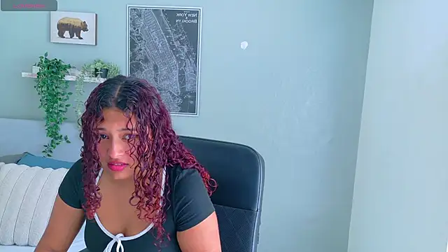 AmeliaLaurent  online show from July 10, 2026, 6:10 pm