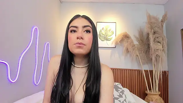 Snapshot of CARLA_FERRERM chatting on June 6, 2026, 8:24 pm CARLA FERRERM online show from June 6, 2026, 8:24 pm