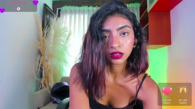 Snapshot of HottieVeroo_ chatting on July 25, 2026, 8:17 pm HottieVeroo online show from July 25, 2026, 8:17 pm