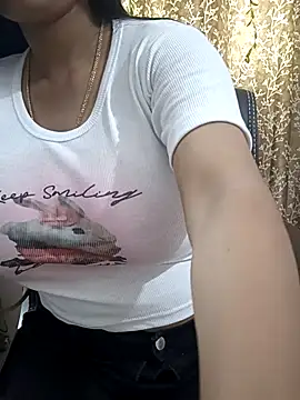 Snapshot of Moonlight-Babe chatting on August 2, 2026, 8:02 am Moonlight-Babe online show from August 2, 2026, 8:02 am