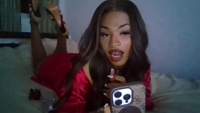 Loren4a online show from June 17, 2026, 8:43 pm
