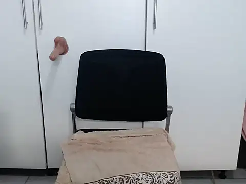 Snapshot of Appledesire chatting on June 3, 2026, 6:27 am Appledesire online show from June 3, 2026, 6:27 am
