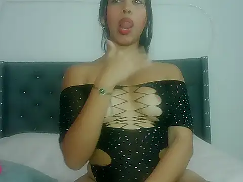 miaacook online show from June 17, 2026, 11:27 pm