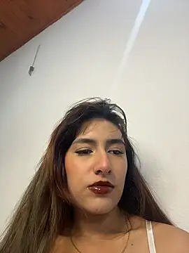Snapshot of velariasoft_ chatting on June 18, 2026, 5:06 pm velariasoft online show from June 18, 2026, 5:06 pm