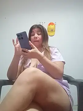 Snapshot of fire_mommy chatting on July 17, 2026, 9:52 pm fire mommy online show from July 17, 2026, 9:52 pm