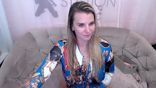 Snapshot of AischePervers chatting on September 11, 2025, 7:03 pm AischePervers online show from September 11, 2025, 7:03 pm