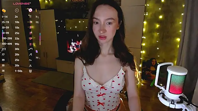 Maryana Ro online show from November 12, 2025, 4:51 pm