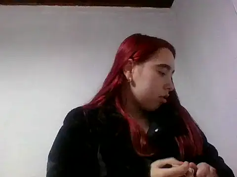 Annisofi000 online show from June 1, 2026, 1:18 am
