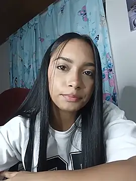 Snapshot of xcleila chatting on July 18, 2026, 12:37 am xcleila online show from July 18, 2026, 12:37 am
