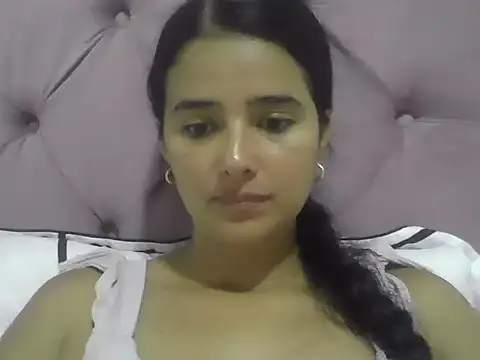 Snapshot of micaelamoreno18 chatting on May 31, 2026, 2:20 am micaelamoreno18 online show from May 31, 2026, 2:20 am